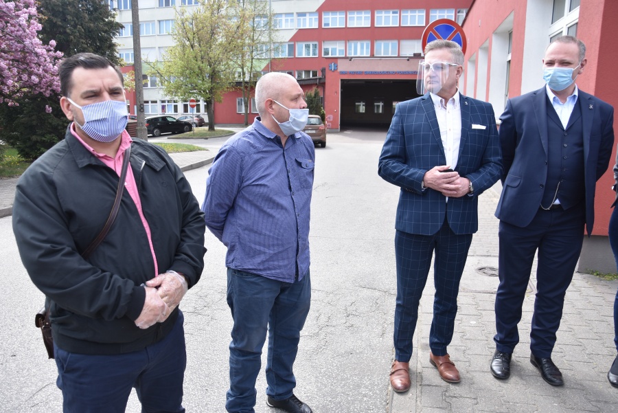 Brawa dla lekarzy i dla darczyńców. Na oddział płucny trafił mercedes wśród respiratorów