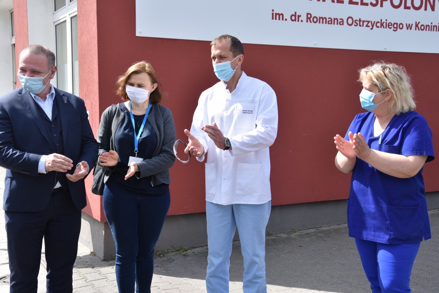 Brawa dla lekarzy i dla darczyńców. Na oddział płucny trafił mercedes wśród respiratorów