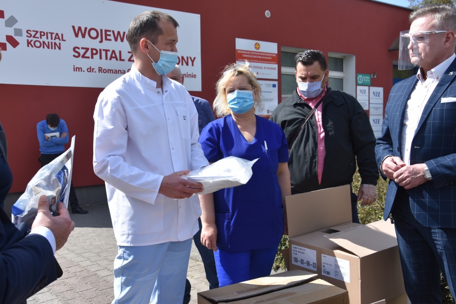 Brawa dla lekarzy i dla darczyńców. Na oddział płucny trafił mercedes wśród respiratorów