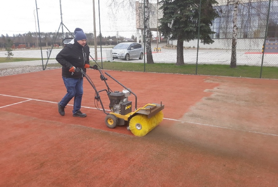 Jedna z najbardziej dopieszczonych tenisowych miejscówek. Akademia Tenisowa w Koninie odnowiła korty przy PWSZ