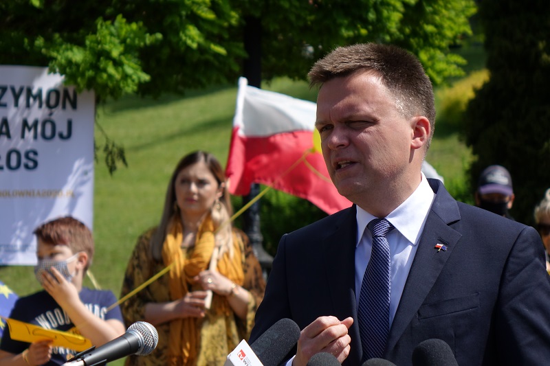 „Belweder na kółkach" Szymona Hołowni w Koninie. „PiS robi zło, ale Platforma nie robi dobra”