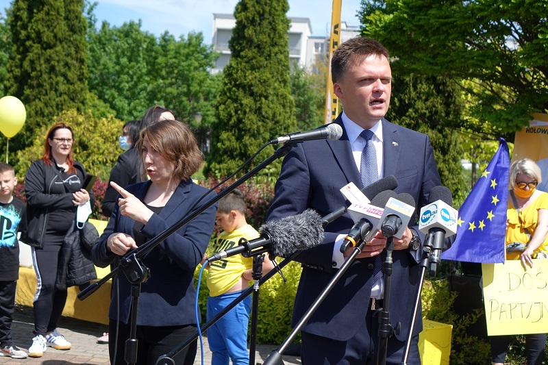 „Belweder na kółkach" Szymona Hołowni w Koninie. „PiS robi zło, ale Platforma nie robi dobra”