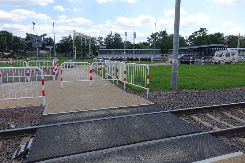 Dokąd prowadzą chodniki na Zatorzu przy nowym tunelu?