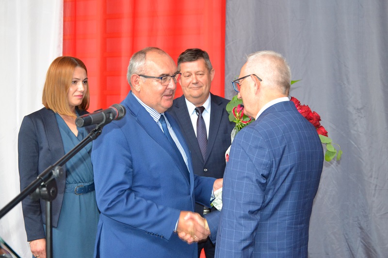„Dwie siódemki w dacie okazały się szczęśliwe”. Burmistrz z jednogłośnym absolutorium