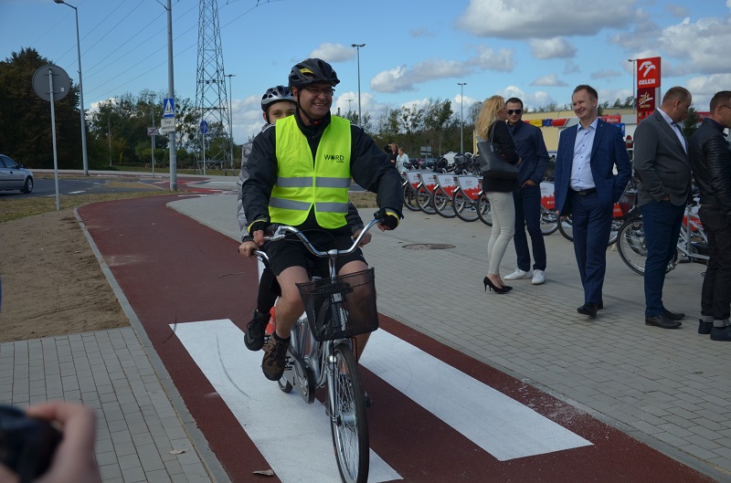 Można będzie wypożyczyć dwa tandemy. Nowe drogi rowerowe oficjalnie otwarte