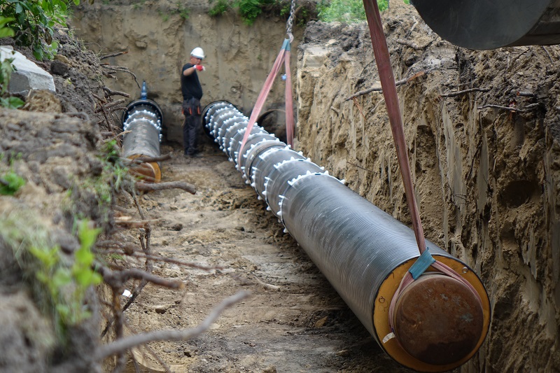 Wiercili pod Trasą Warszawską. Potem zostały zamontowane dwie 60-metrowe rury ciepłownicze