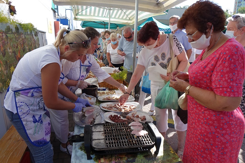To pierwszy Jarmark Smaków na bazarze. „By promować polską żywność, wspierać polskich producentów i przedsiębiorców”