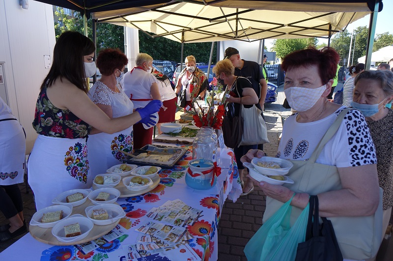 To pierwszy Jarmark Smaków na bazarze. „By promować polską żywność, wspierać polskich producentów i przedsiębiorców”