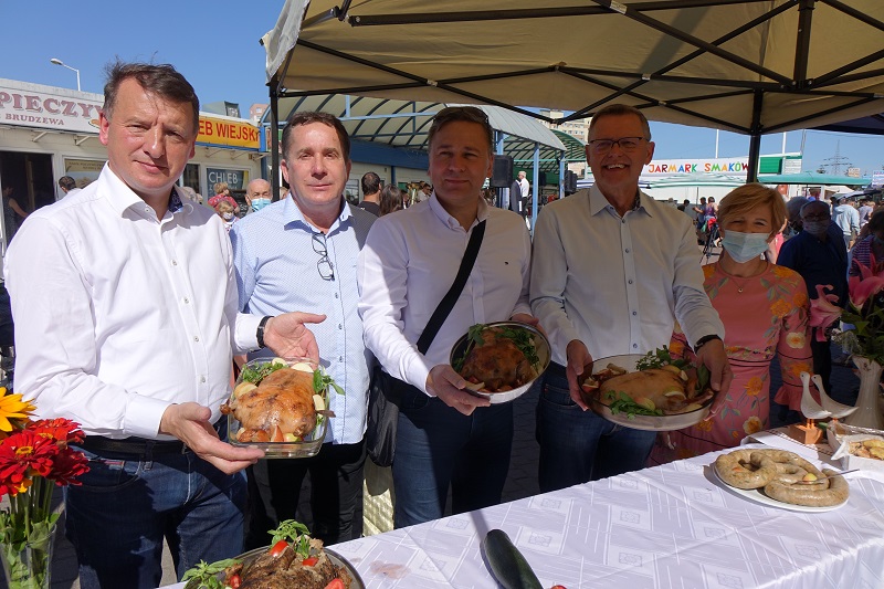 To pierwszy Jarmark Smaków na bazarze. „By promować polską żywność, wspierać polskich producentów i przedsiębiorców”