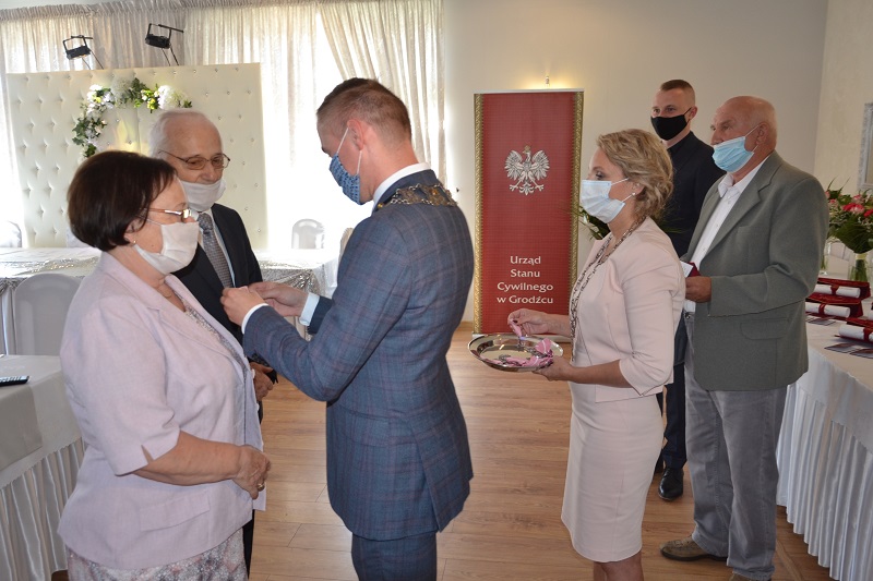 Małżeństwo trzeba ciągle reperować. 10 par świętowało Złote Gody