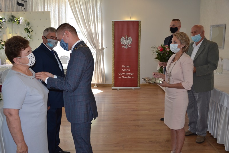 Małżeństwo trzeba ciągle reperować. 10 par świętowało Złote Gody