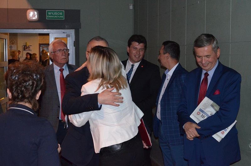 „Lepsza pożółkła metryka niż ta, która intensywnie pachnie mlekiem w proszku”
