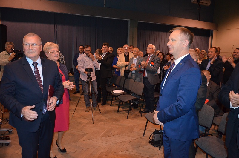 „Lepsza pożółkła metryka niż ta, która intensywnie pachnie mlekiem w proszku”