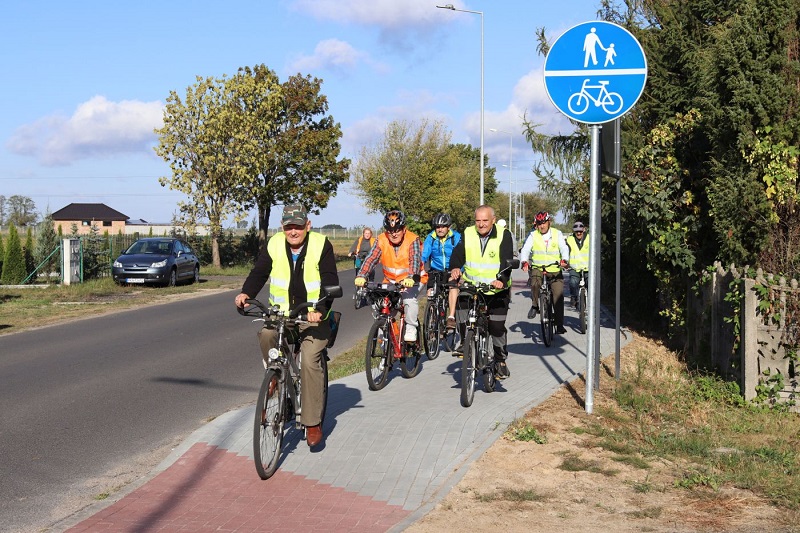 Rowerzystów nie przestraszył deszcz i wiatr