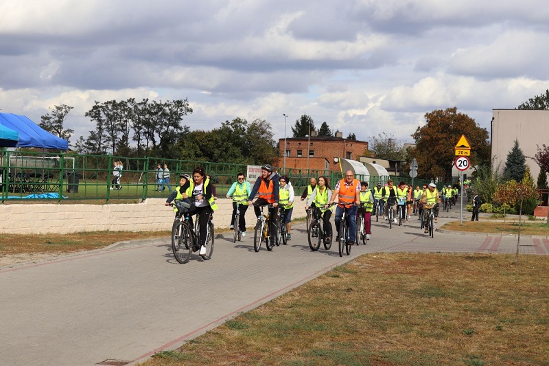 Rowerzystów nie przestraszył deszcz i wiatr