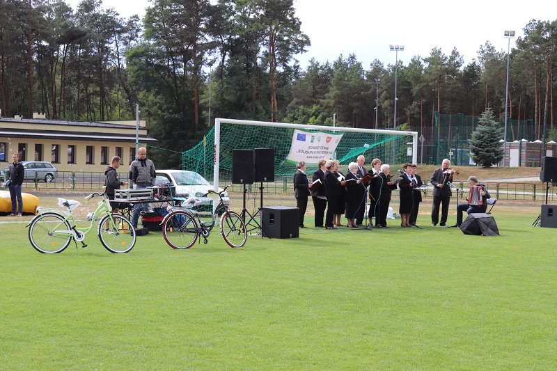 Rowerzystów nie przestraszył deszcz i wiatr