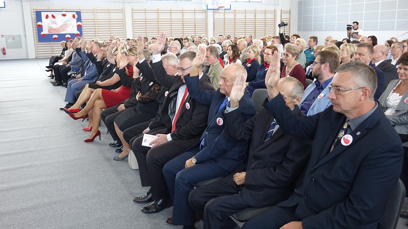 Uroczysta sesja z okazji niepodległości. Medale, tytuły i stypendia