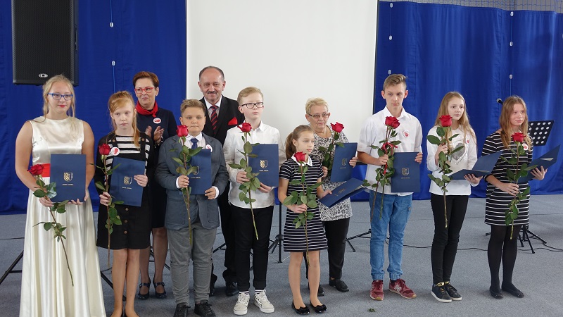 Uroczysta sesja z okazji niepodległości. Medale, tytuły i stypendia