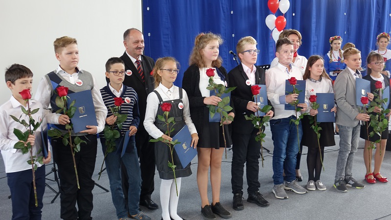 Uroczysta sesja z okazji niepodległości. Medale, tytuły i stypendia