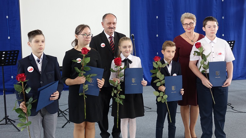 Uroczysta sesja z okazji niepodległości. Medale, tytuły i stypendia