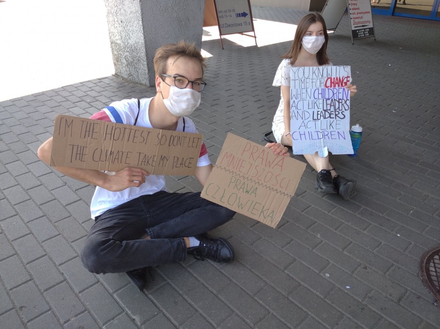 „Stop propagandzie i hipokryzji". Młodzi apelują o debatę społeczną z ich udziałem