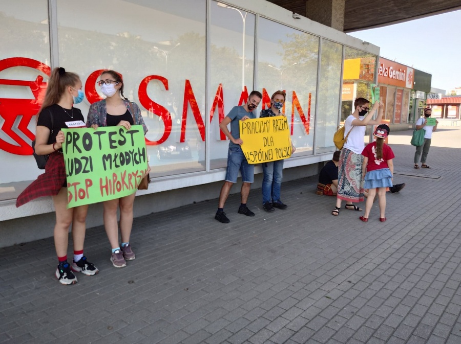 „Stop propagandzie i hipokryzji". Młodzi apelują o debatę społeczną z ich udziałem