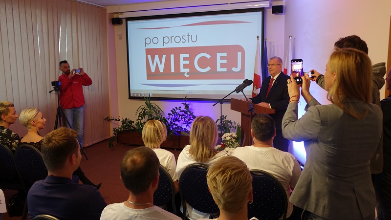 „Majster na pomoc” dla seniorów i darmowe przejazdy dla młodzieży