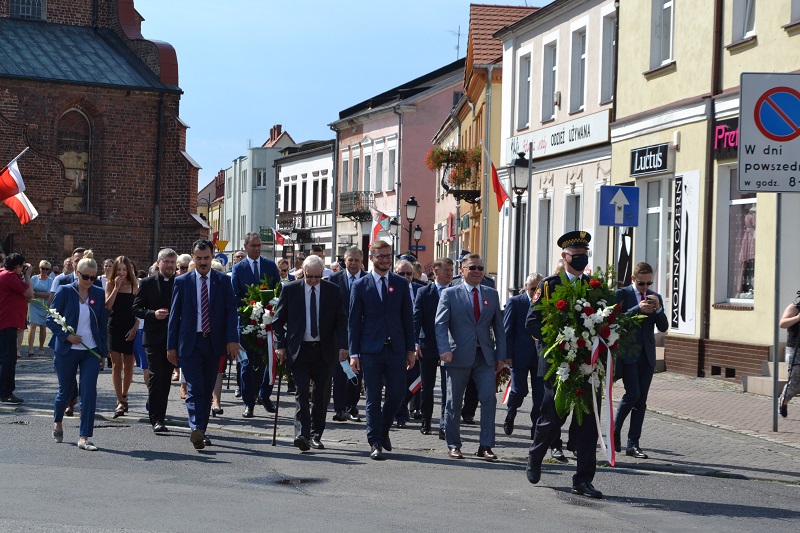 Msza i kwiaty pod pomnikiem marszałka Piłsudskiego. Uczczono 100. rocznicę Bitwy Warszawskiej