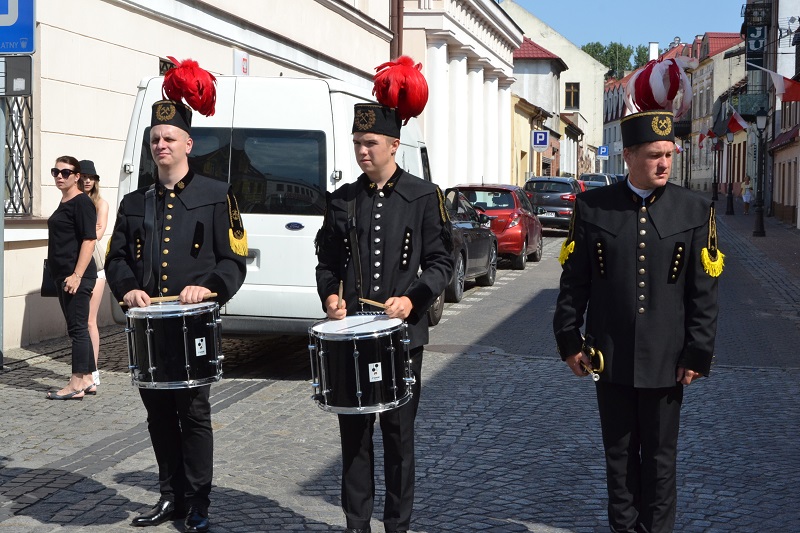 Msza i kwiaty pod pomnikiem marszałka Piłsudskiego. Uczczono 100. rocznicę Bitwy Warszawskiej