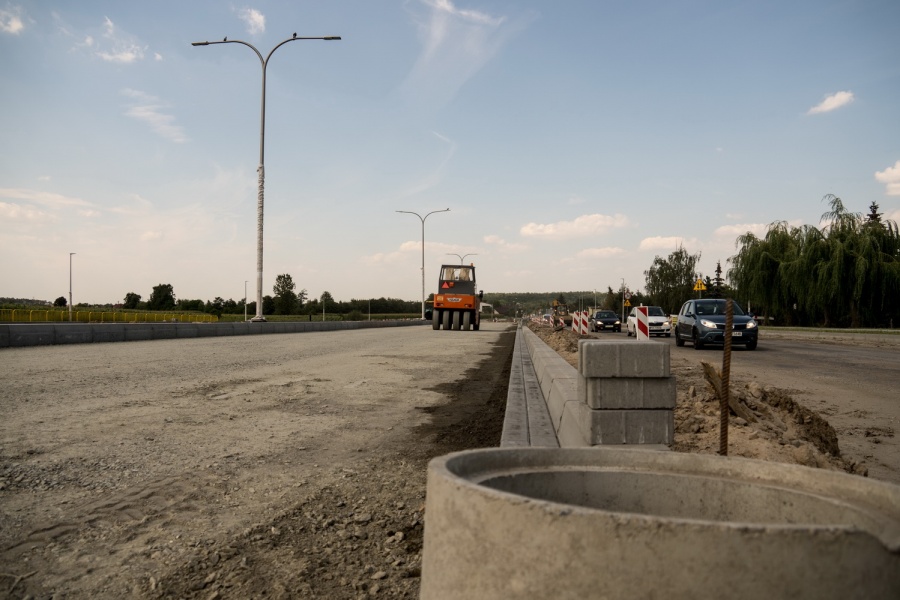 Prace na Kleczewskiej trwają. Na zachodniej nitce położono już asfalt