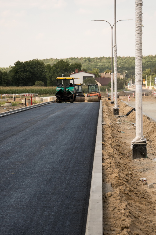 Prace na Kleczewskiej trwają. Na zachodniej nitce położono już asfalt