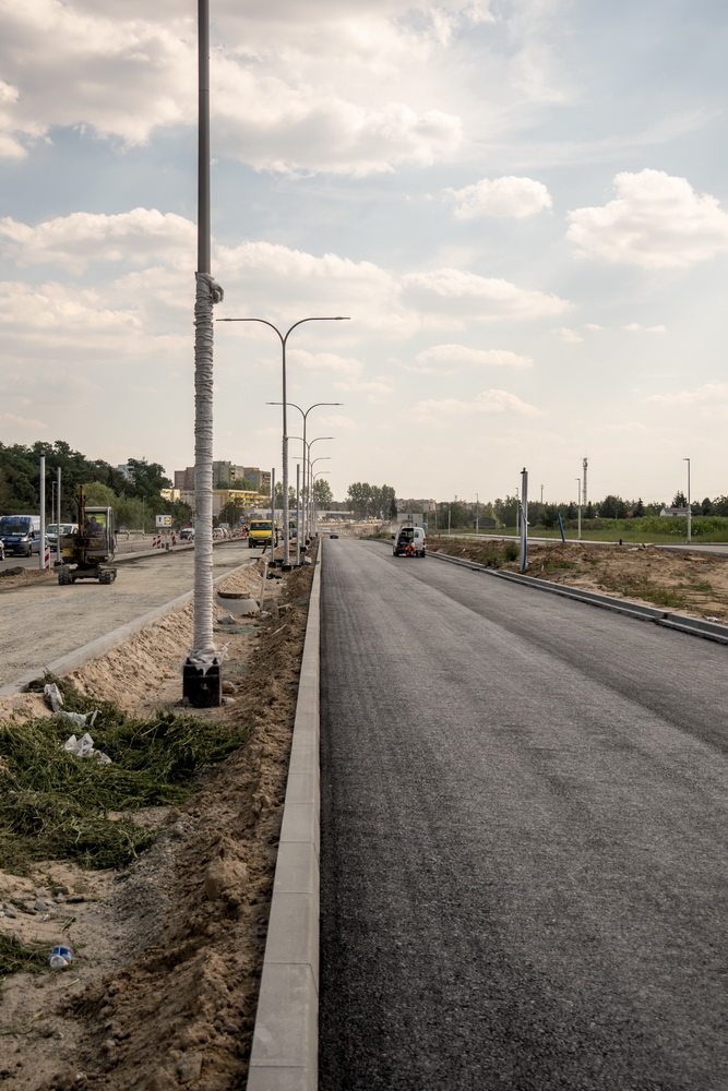 Prace na Kleczewskiej trwają. Na zachodniej nitce położono już asfalt