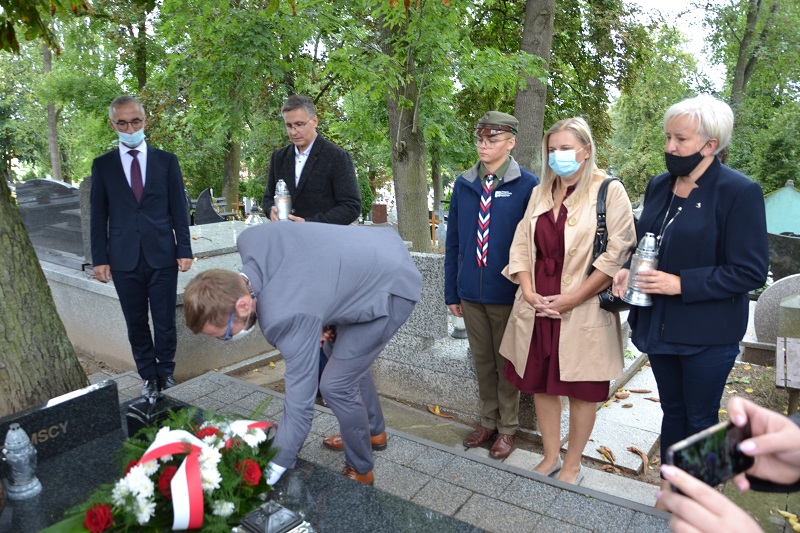 Uczczono 81. rocznicę wybuchu II wojny światowej. Tym razem na cmentarzu przy Kolskiej