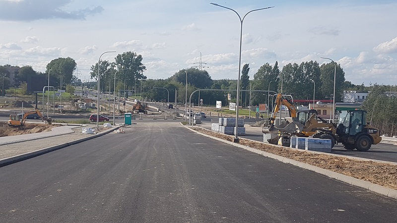 Nowa trasa coraz bardziej widoczna. Trwa budowa wiaduktu i dróg dojazdowych
