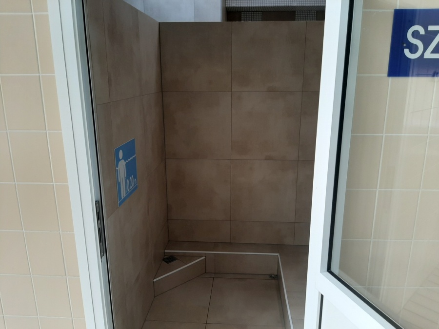 Estetyczniej, wygodniej i przyjemniej. Szatnie i natryski na basenie przy ul. Szymanowskiego – po liftingu