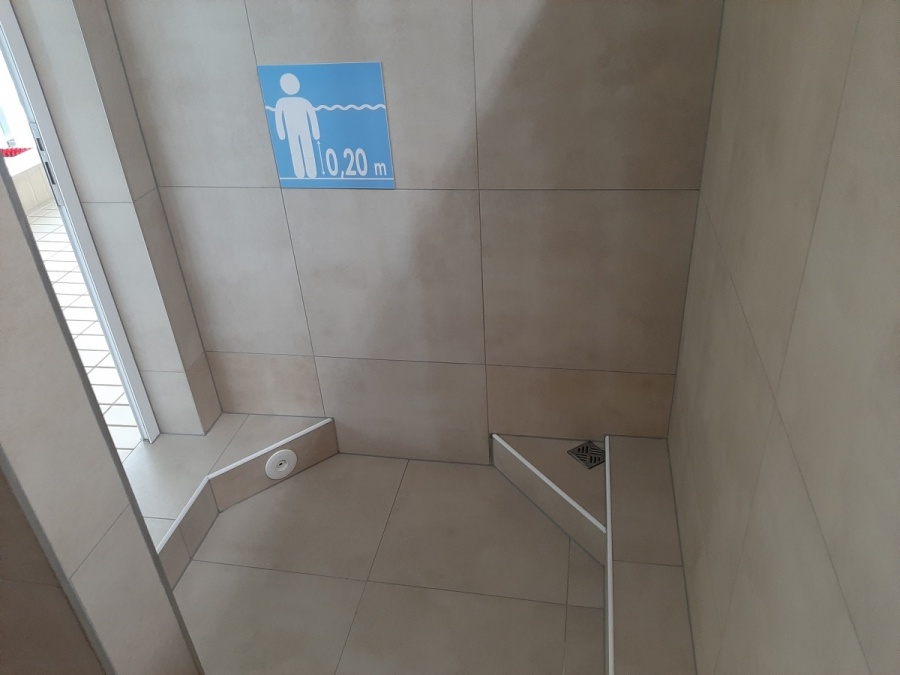 Estetyczniej, wygodniej i przyjemniej. Szatnie i natryski na basenie przy ul. Szymanowskiego – po liftingu