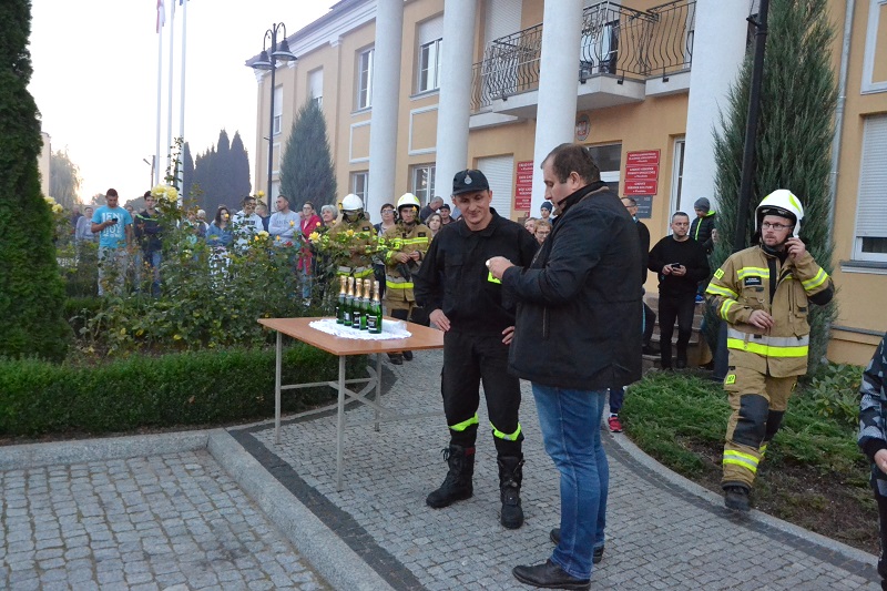 Były race, ognisko i mnóstwo radości. OSP Wierzbinek ma nowy wóz strażacki