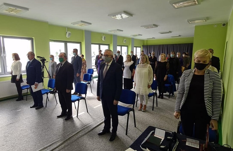 Odznaczenia i nagrody dla nauczycieli. Świętowali w reżimie sanitarnym