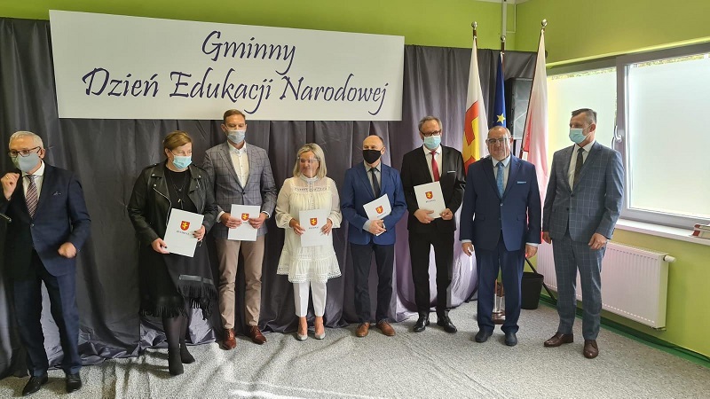 Odznaczenia i nagrody dla nauczycieli. Świętowali w reżimie sanitarnym