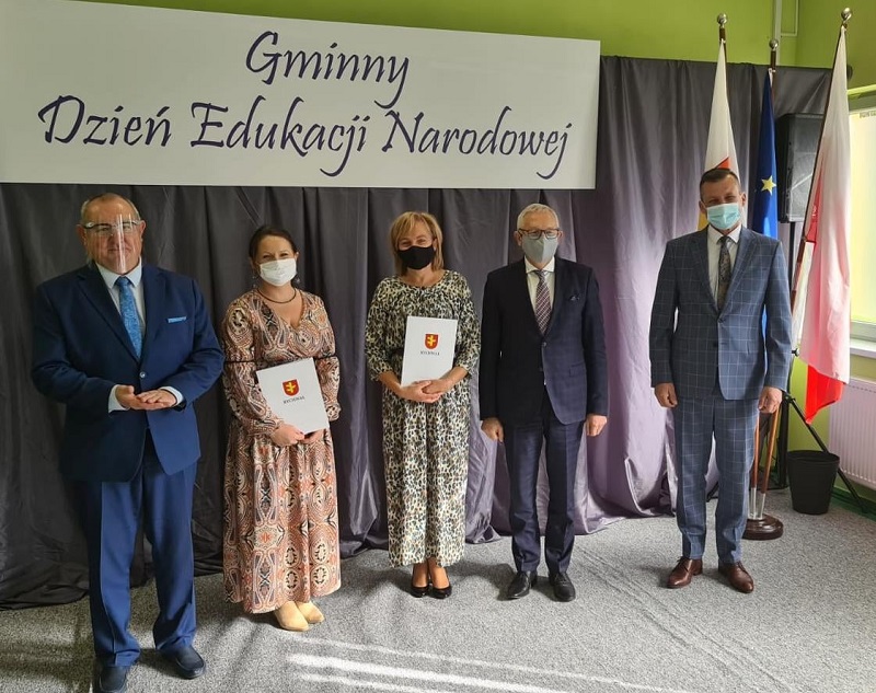 Odznaczenia i nagrody dla nauczycieli. Świętowali w reżimie sanitarnym