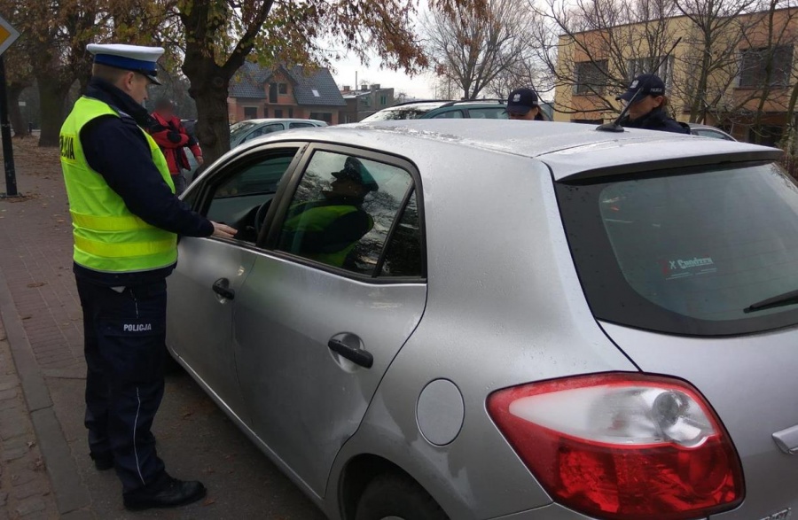 Światowy Dzień Pamięci o Ofiarach Wypadków Drogowych. Policjanci apelowali o ostrożność