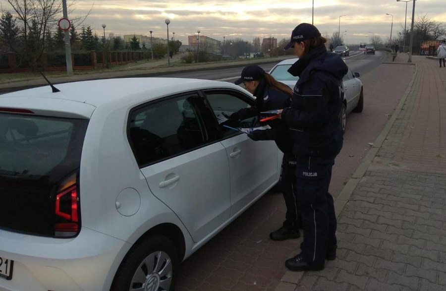 Światowy Dzień Pamięci o Ofiarach Wypadków Drogowych. Policjanci apelowali o ostrożność