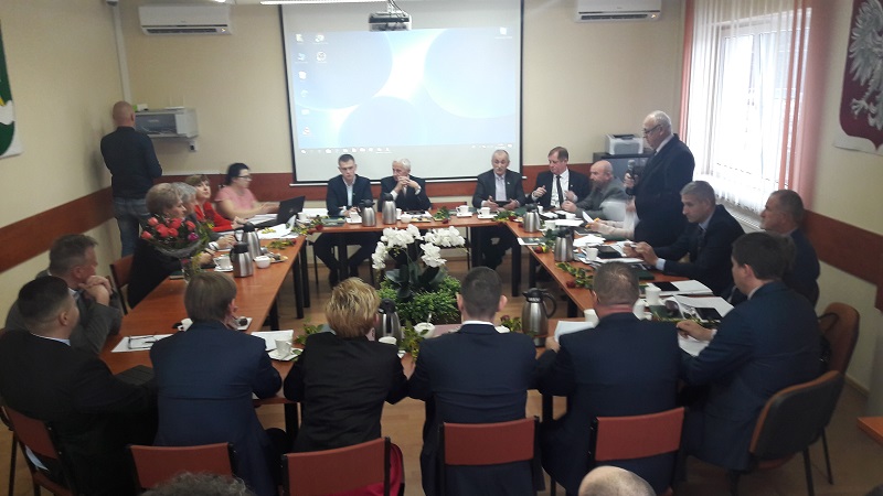 Radni i wójt złożyli przysięgę. Nie mogli głosować, bo zawiodły tablety