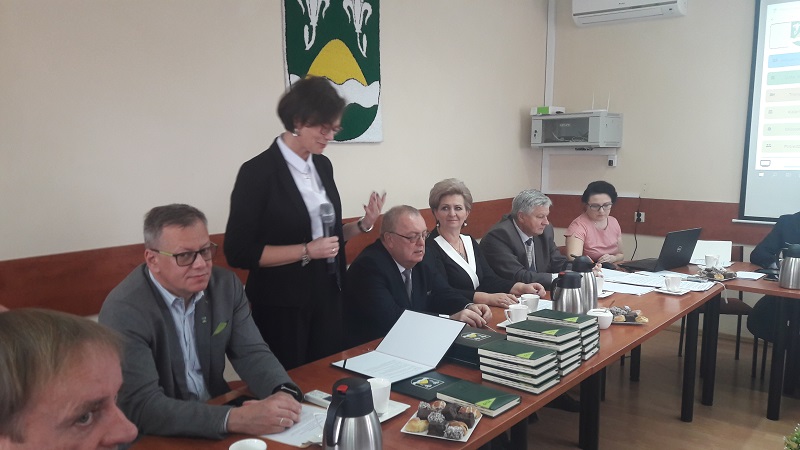 Radni i wójt złożyli przysięgę. Nie mogli głosować, bo zawiodły tablety