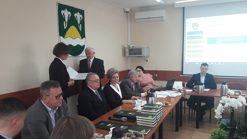 Radni i wójt złożyli przysięgę. Nie mogli głosować, bo zawiodły tablety