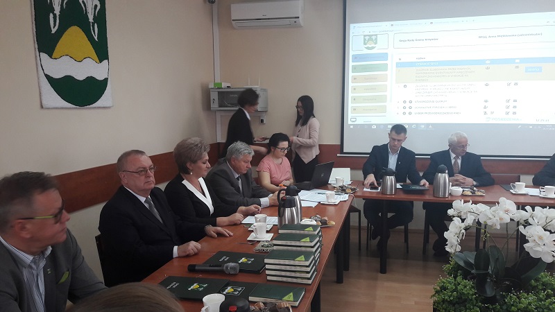 Radni i wójt złożyli przysięgę. Nie mogli głosować, bo zawiodły tablety