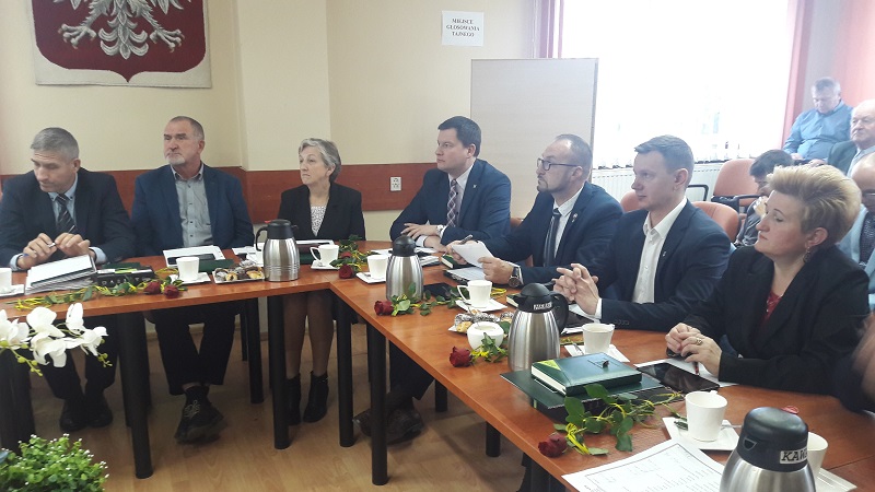 Radni i wójt złożyli przysięgę. Nie mogli głosować, bo zawiodły tablety