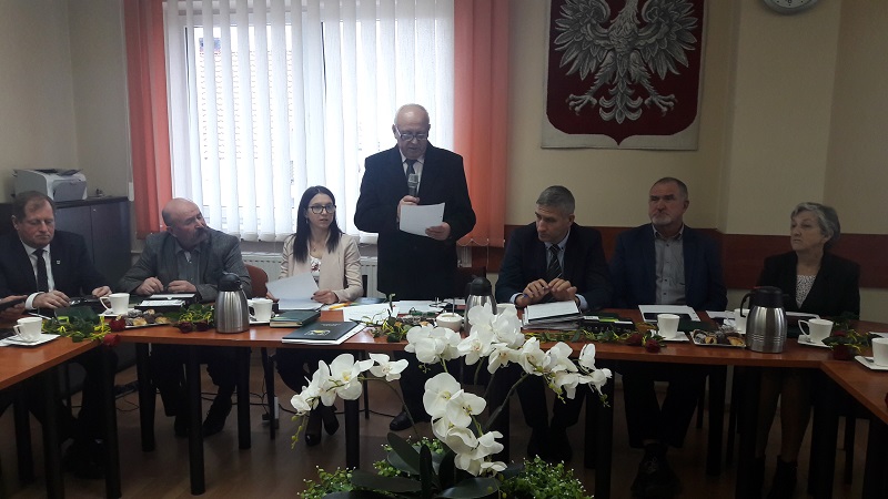 Radni i wójt złożyli przysięgę. Nie mogli głosować, bo zawiodły tablety