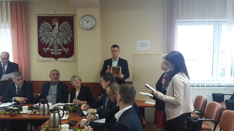 Radni i wójt złożyli przysięgę. Nie mogli głosować, bo zawiodły tablety