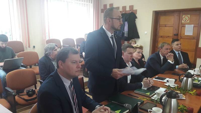 Radni i wójt złożyli przysięgę. Nie mogli głosować, bo zawiodły tablety